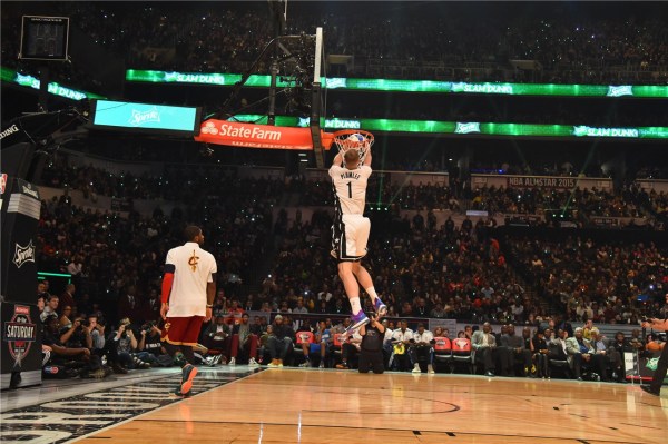  拉文扣篮大赛冠军公牛击败尼克斯