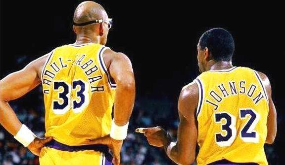  贾巴尔发球上网战术奏效轻取胜利果实