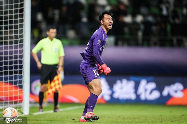  门将神勇扑救保清白，零封对手成就经典战役