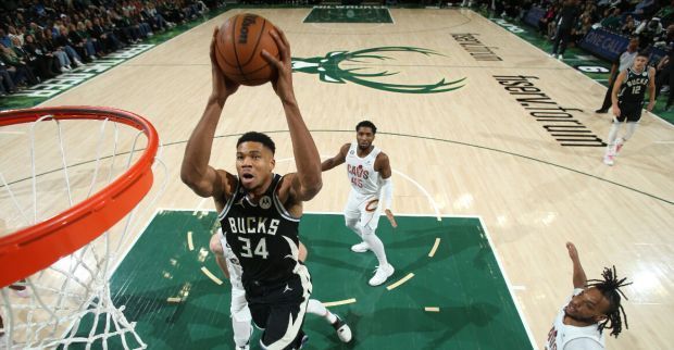  字母哥暴扣统治内线，雄鹿轻取魔术获连胜