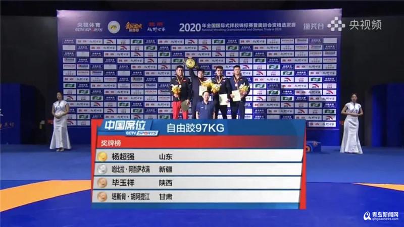  电竞新星闪耀赛场斩获首冠殊荣